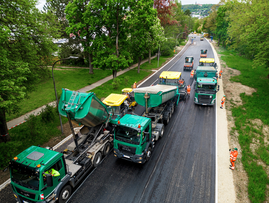 Ab 2027 Pflicht: Was temperaturabgesenkter Asphalt für die Branche bedeutet